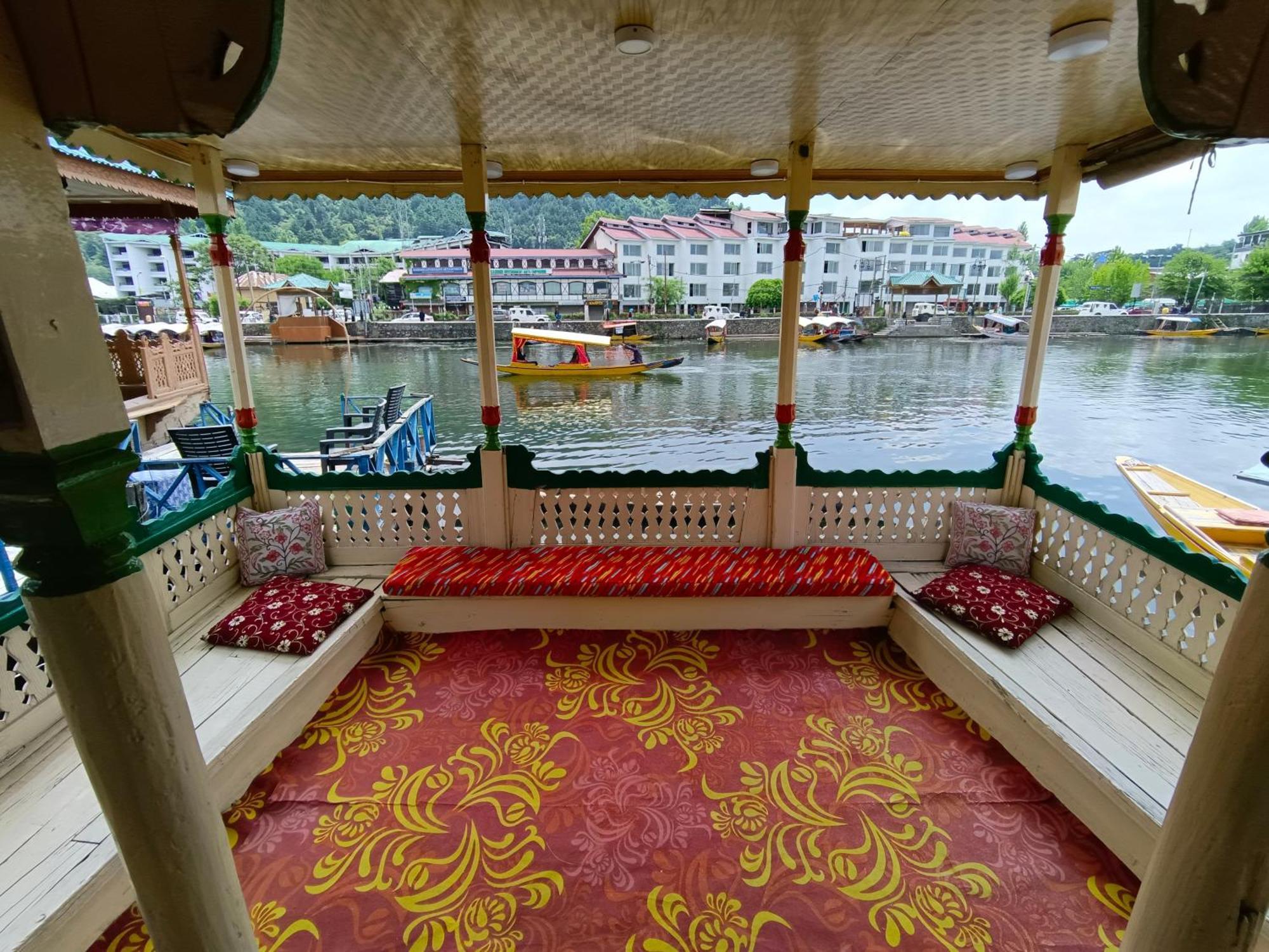 The Dreamer Destination' Houseboat Srīnagar Zewnętrze zdjęcie