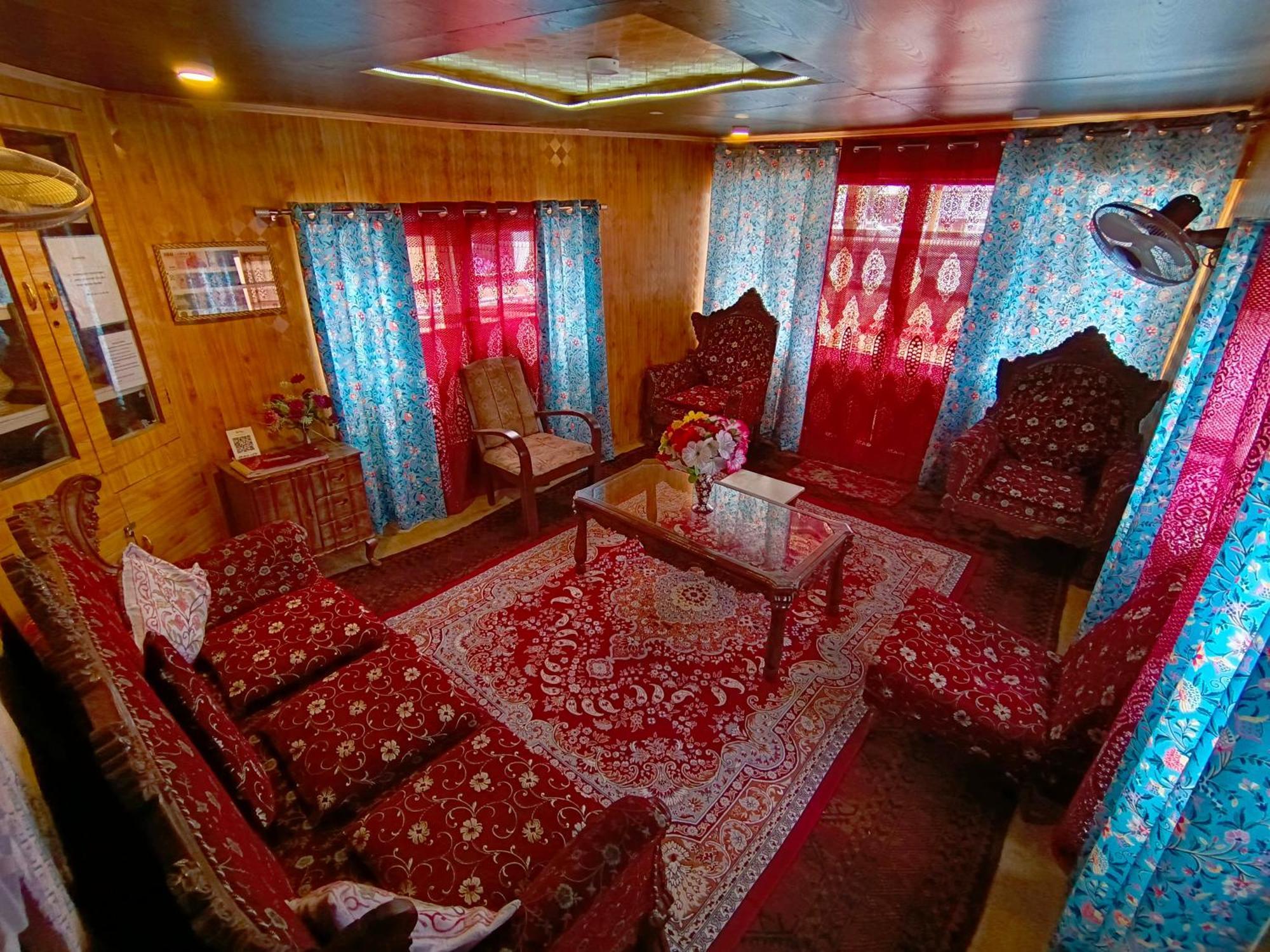 The Dreamer Destination' Houseboat Srīnagar Zewnętrze zdjęcie